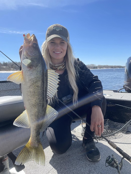 Tips for giant walleye on the Rainy River from Nicole Stone
