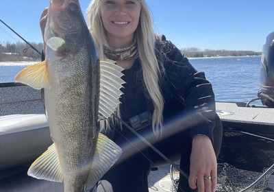 Tips for giant walleye on the Rainy River from Nicole Stone