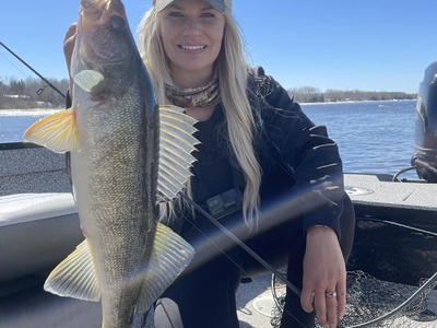 Tips for giant walleye on the Rainy River from Nicole Stone