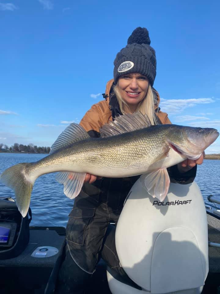 Tips for giant walleye on the Rainy River from Nicole Stone